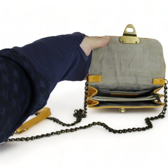 Steve Madden Small Messenger Bag Link Chain Shoulder Strap Faux Leather PU72 - Picture 7 of 9